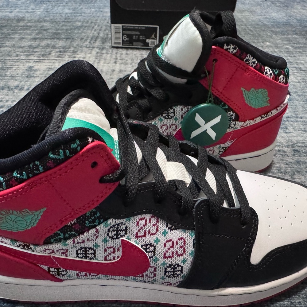 Air Jordan 1 Mid SE “ugly Christmas sweater” (TD) White/University red-black